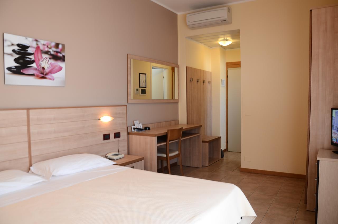 Hotel Mirage Milano Marittima Exterior photo