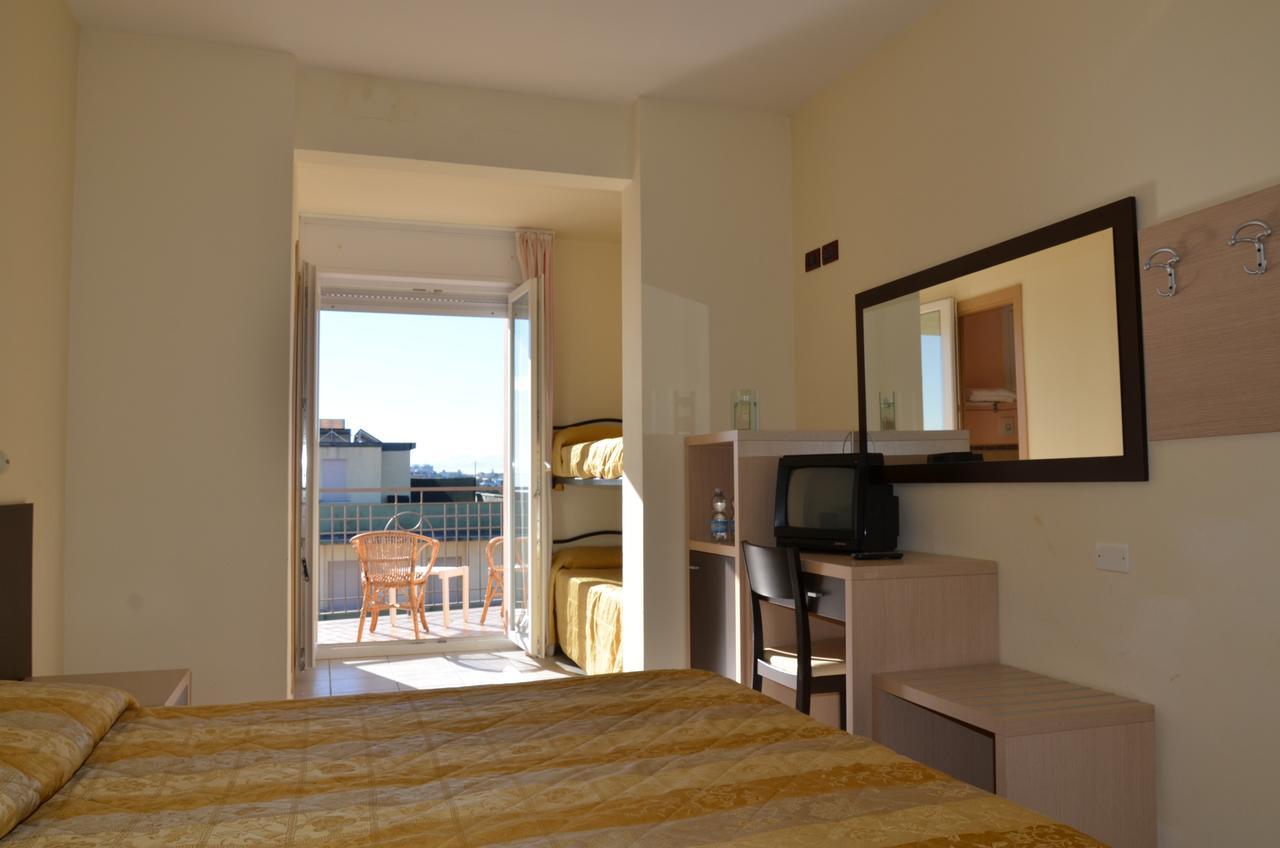 Hotel Mirage Milano Marittima Exterior photo