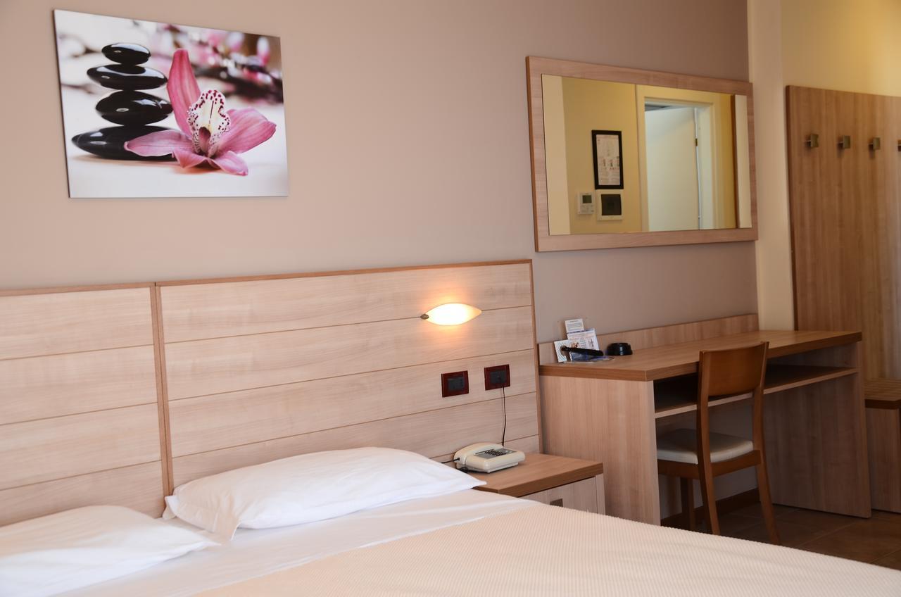 Hotel Mirage Milano Marittima Exterior photo